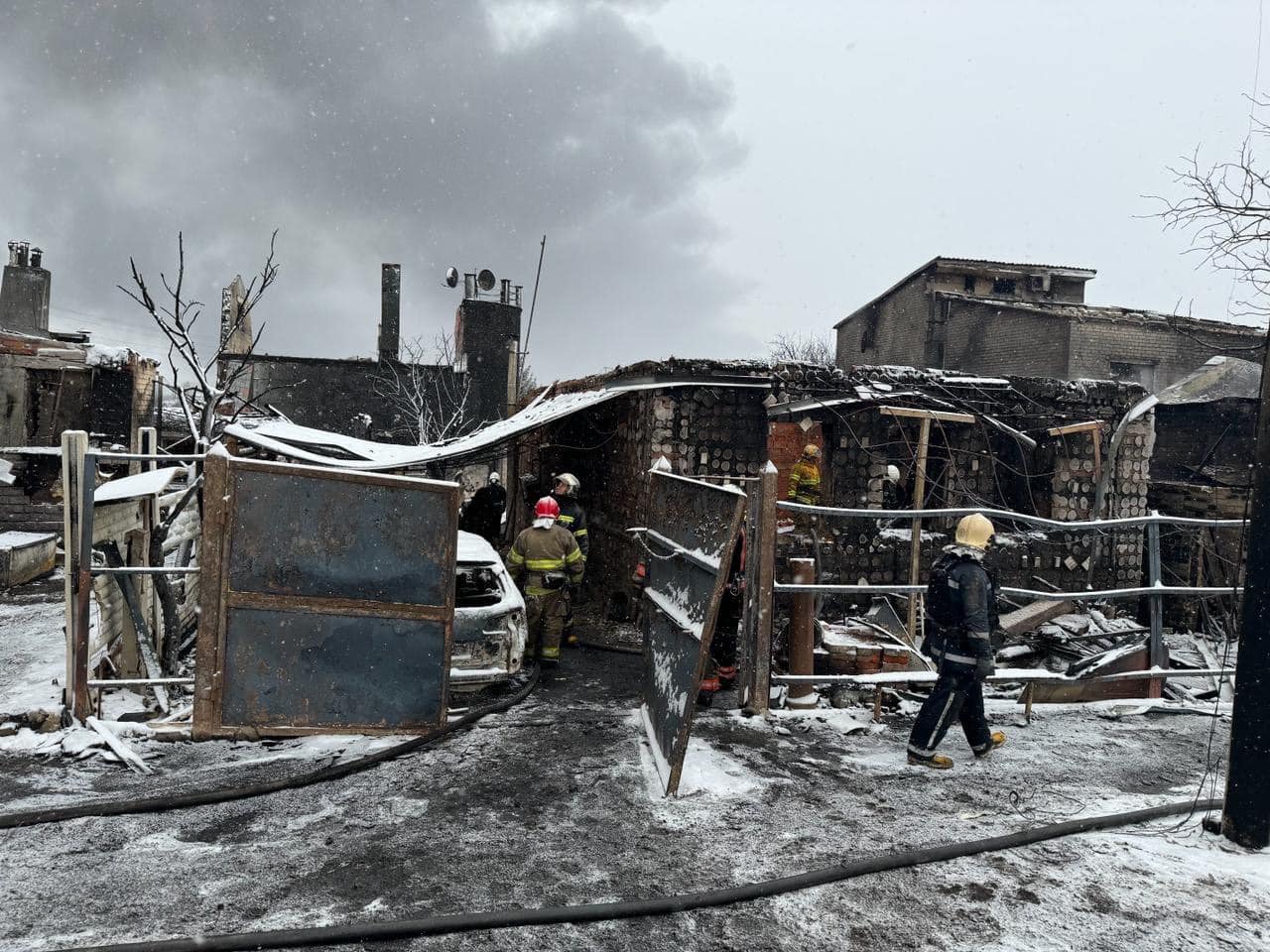 Атака на Харьков: Сгорела половина улицы, 15 домов больше нет. Погибла целая семья — фото