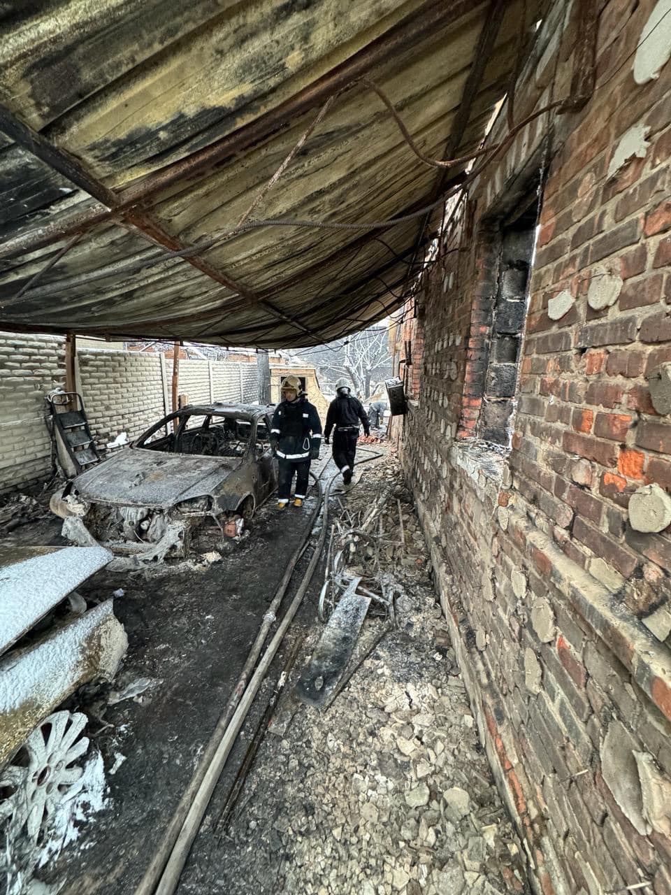 Атака на Харьков: Сгорела половина улицы, 15 домов больше нет. Погибла целая семья — фото