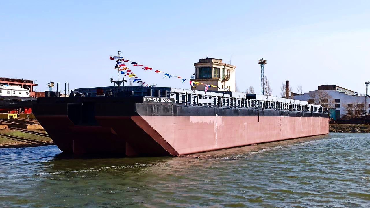 Дунайське пароплавство збудувало другу велику SLG-баржу зі старих кораблів — фото