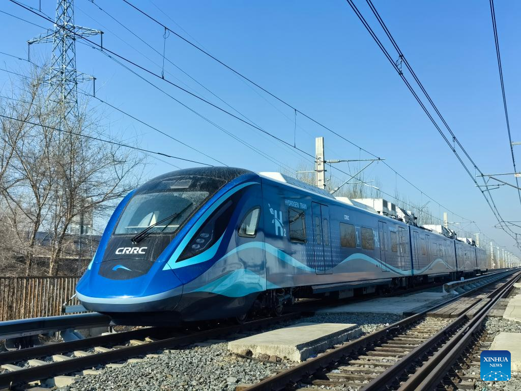 Китай завершил испытание первого городского поезда с водородным двигателем – фото
