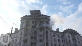 В Киеве при ракетном ударе пострадал исторический дом "Укркабеля". Видео с места событий