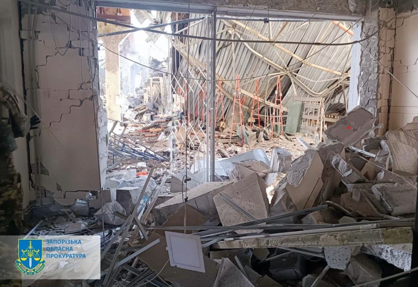 Трое погибших в результате удара по Запорожью, также РФ убила человека КАБами на Сумщине