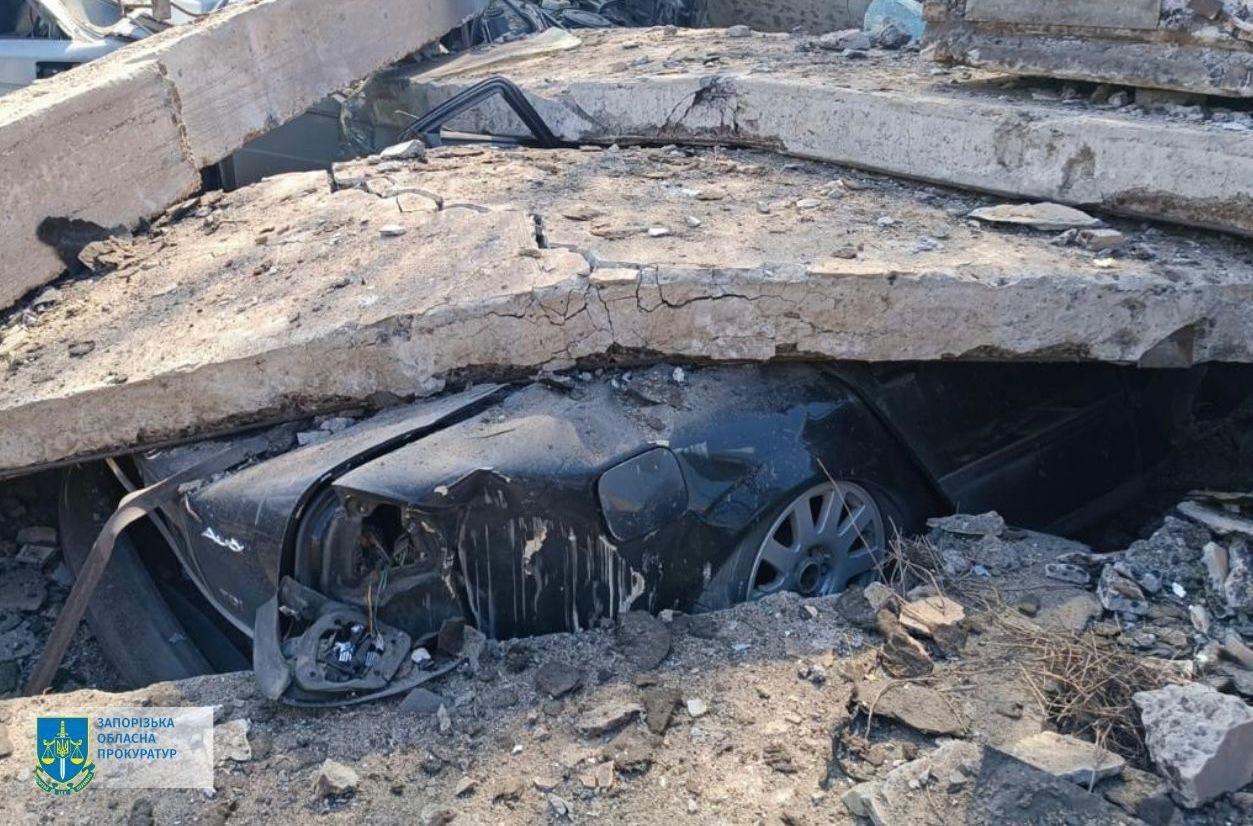 Трое погибших в результате удара по Запорожью, также РФ убила человека КАБами на Сумщине