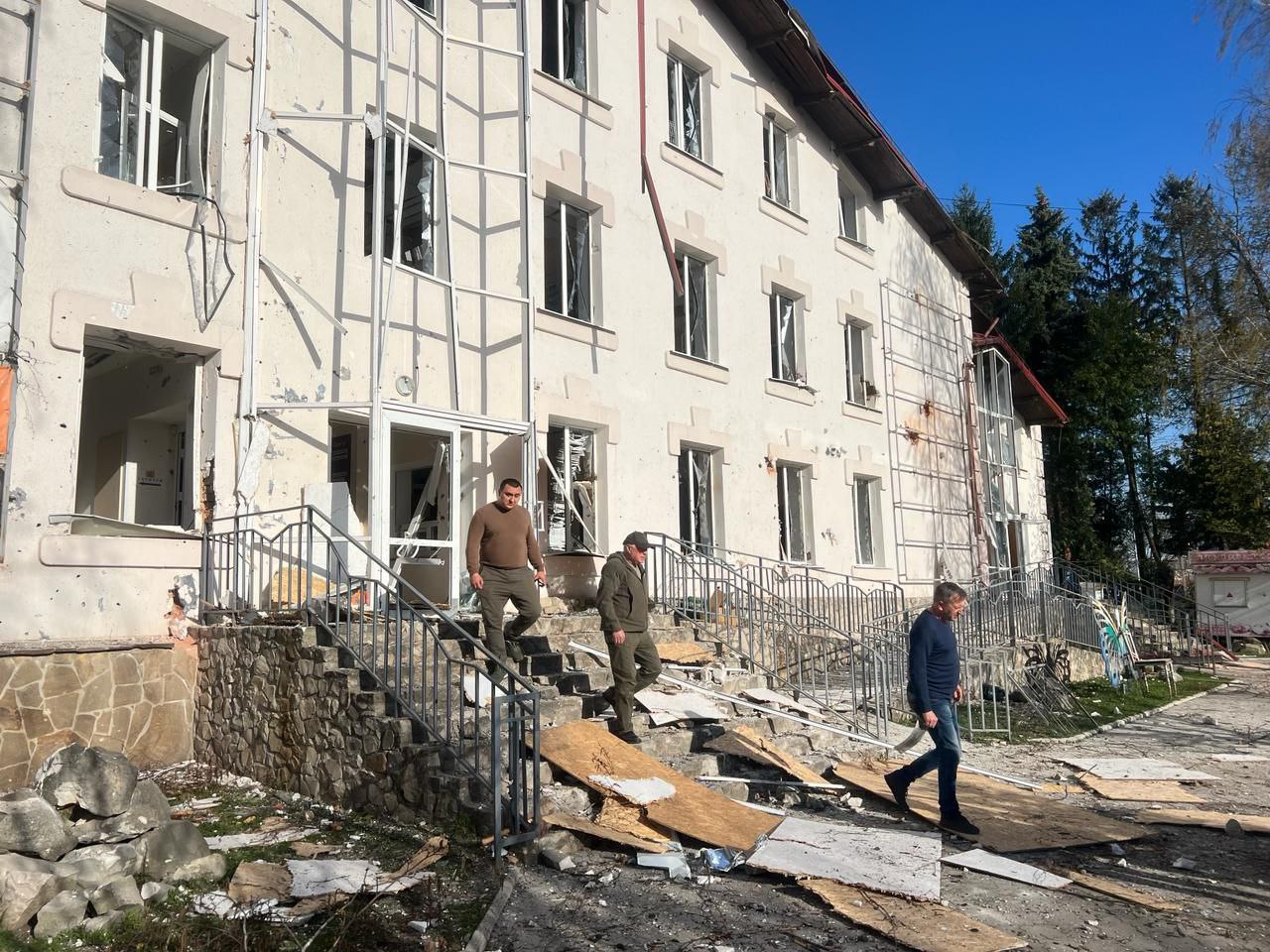 Трое погибших в результате удара по Запорожью, также РФ убила человека КАБами на Сумщине