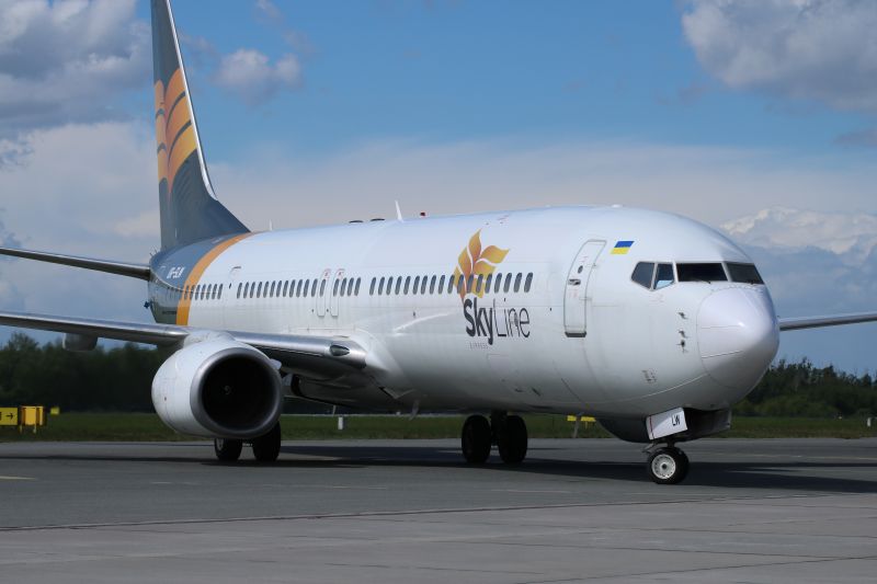 Украинская авиакомпания Skyline Express получила третий самолет – фото
