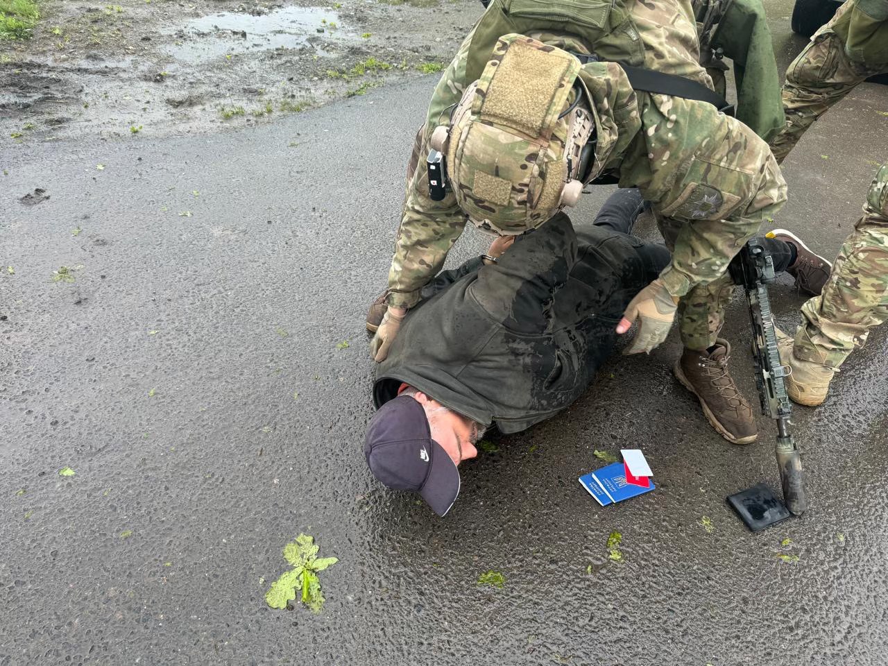 Вбивство патрульного на Вінниччині. Поліція показала, як затримувала підозрюваних – відео