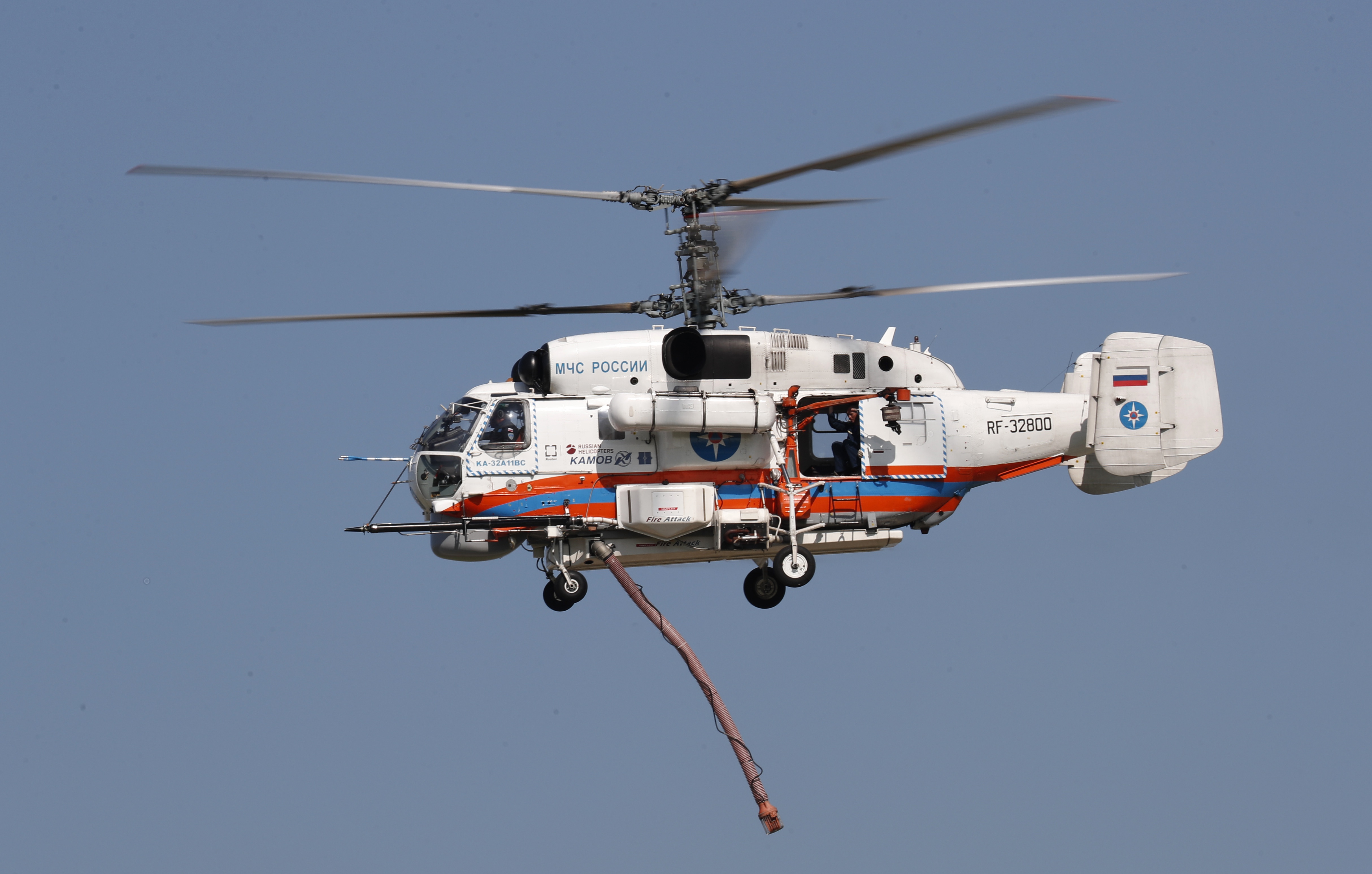 Розвідка спалила російський гелікоптер Ка-32 на аеродромі у Москві. ГУР: Складна операція
