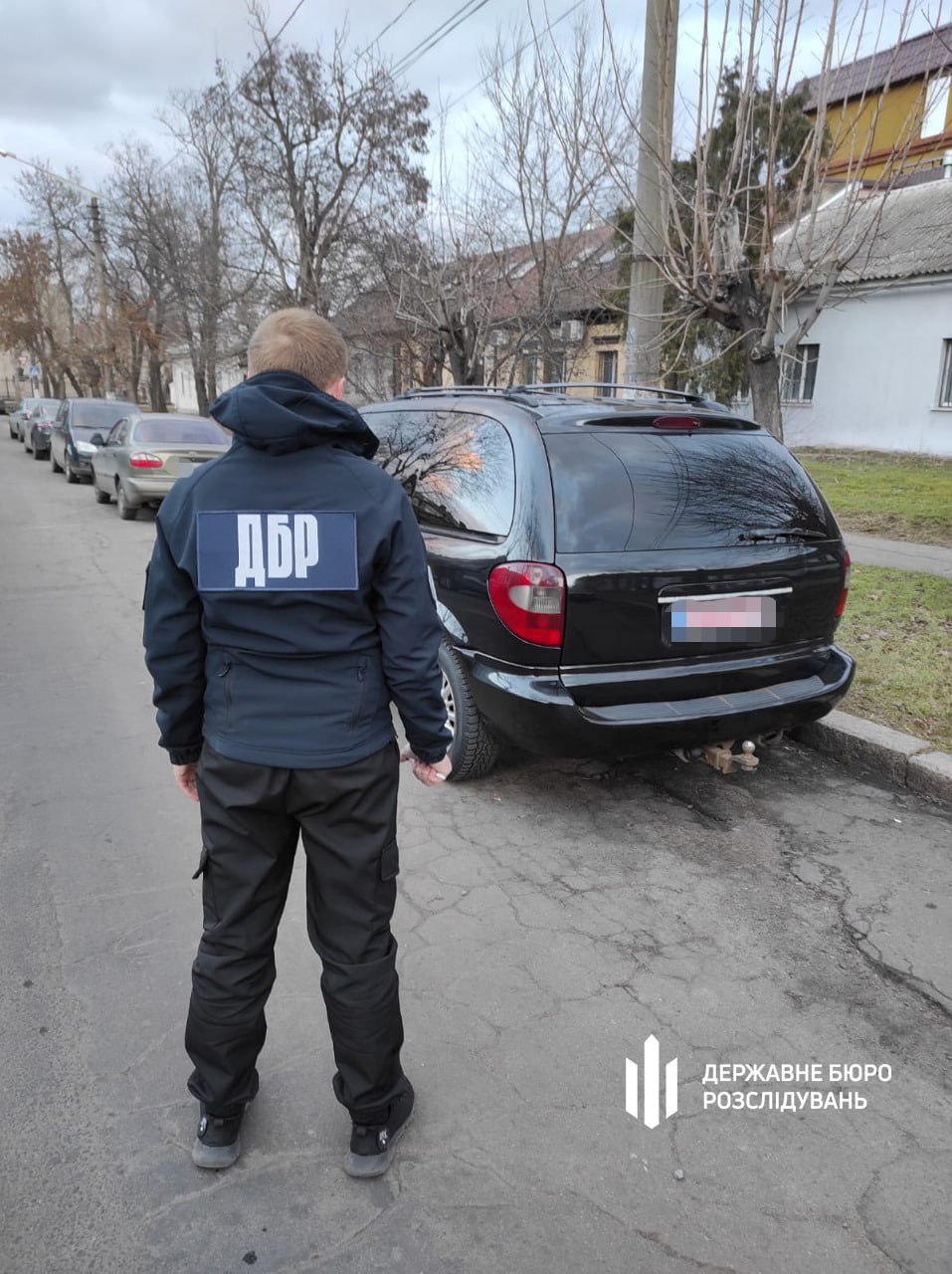 Військовослужбовця ЗСУ судитимуть за перепродаж авто, які волонтери передали для армії quriqrxiqdikhab