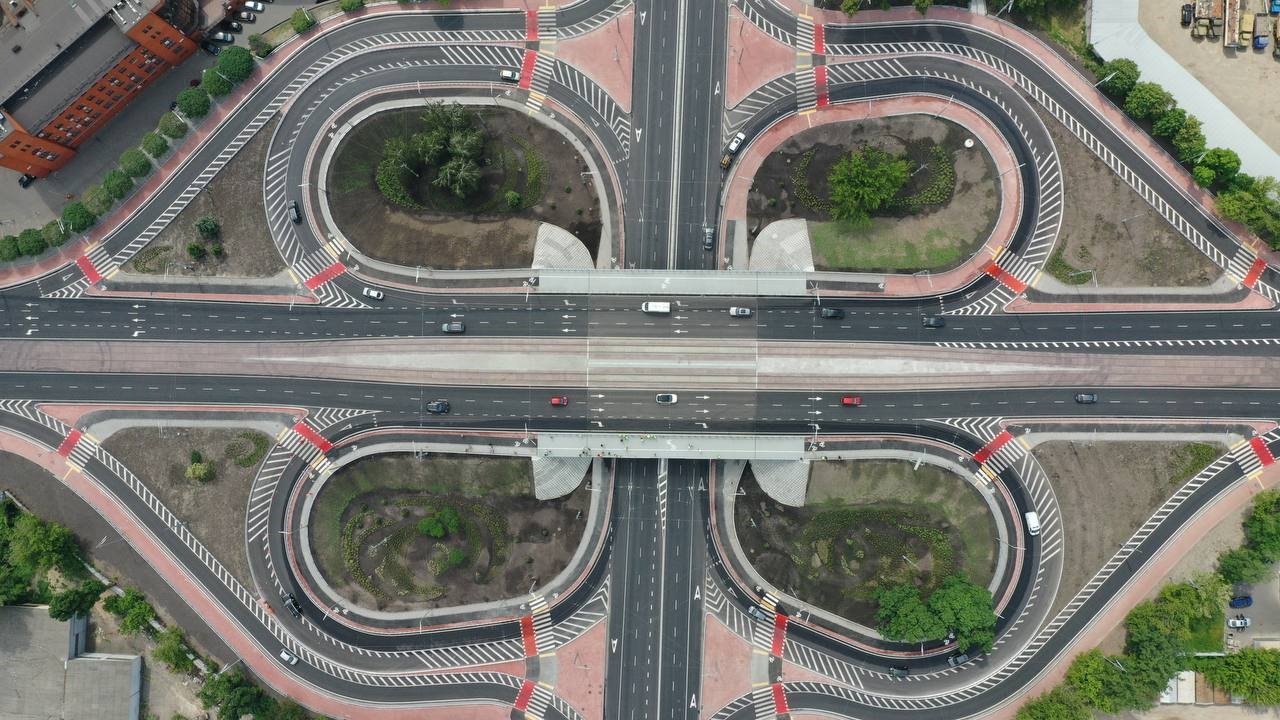 В Киеве завершили реконструкцию Дегтяревского моста: как выглядит новая развязка – фото