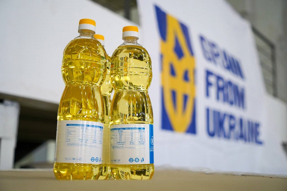 Украина расширила гумпомощь на подсолнечное масло: 2500 тонн отправят в Африку – фото